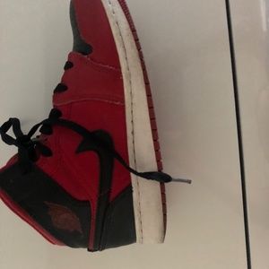 AIR JORDAN MID
